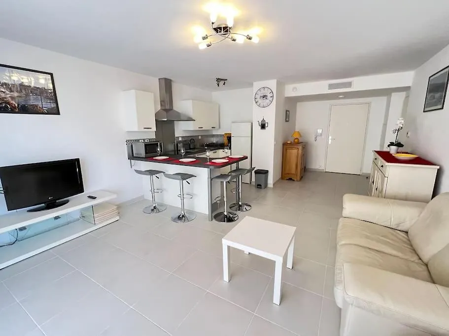 Apartment Figuerolles Moderne T3-300M Mer-Plage-Port-Parking-3 Etoiles La Ciotat