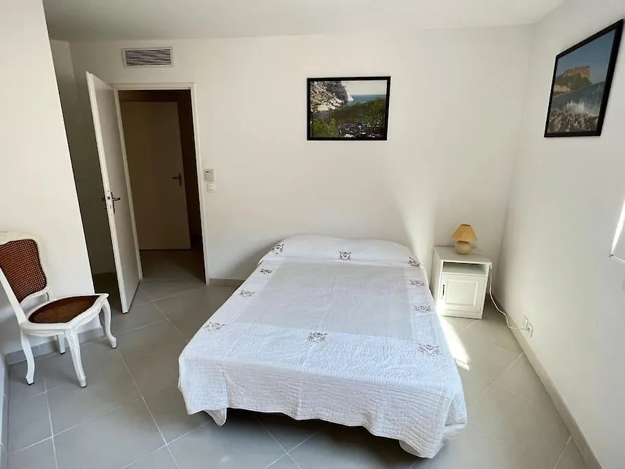 Apartment Figuerolles Moderne T3-300M Mer-Plage-Port-Parking-3 Etoiles La Ciotat