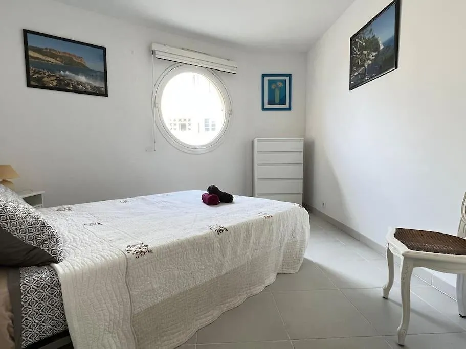 Apartment Figuerolles Moderne T3-300M Mer-Plage-Port-Parking-3 Etoiles La Ciotat France